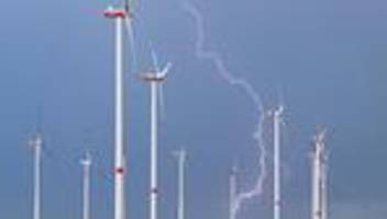 energiewende-monitoring: bundesumweltminister warnt vor ausbremsen erneuerbarer energien