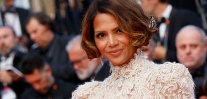 halle berry: erinnerungen an karriereflop catwoman durch katzenadoption