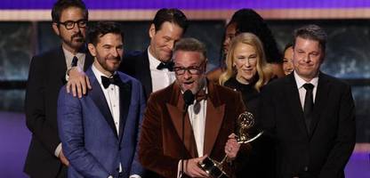 Emmys 2025: »The Pitt« als beste Drama-Serie ausgezeichnet, »The Studio« als beste Comedy