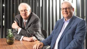 hamburger erfolgsduo: in ihre säcke kommt der müll der deutschen