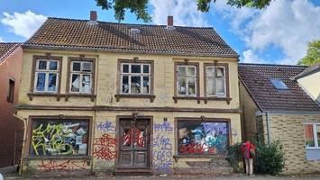 Messie-Haus: Üble Altlast lässt Verkauf des Schandflecks stocken