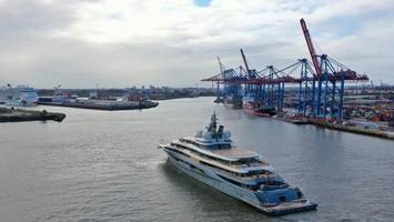 Nach US-Sanktionen: Superyacht im Hamburger Hafen gesichtet