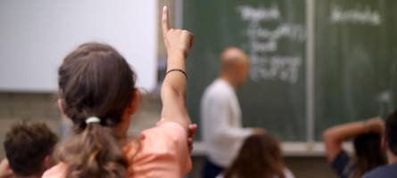 Fake News, KI, Ernährung: Was Augsburger Schüler künftig außer Mathe und Deutsch lernen