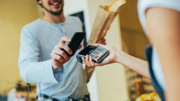 bargeld auf absteigendem ast? umfrage offenbart gefragte alternative
