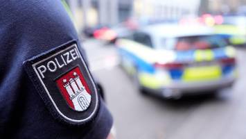 gegenstände von brücke auf autos geworfen – mordkommission ermittelt