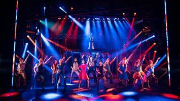 groovy, aber nicht ganz disco – „saturday night fever“ in hamburg