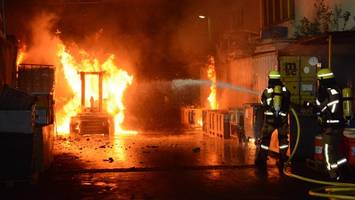 Rauch und Explosionen: Schon wieder Feuer bei Recyclingfirma