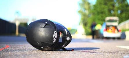 Motorrad prallt gegen VW-Bus – 29-jährige Bikerin stirbt