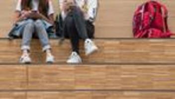 Bildung: Schüler fordern: Handyregeln sollen auch für Lehrer gelten