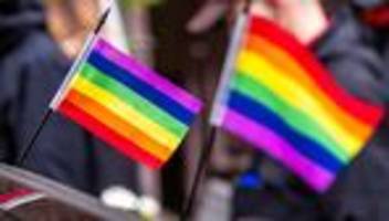 ermittlungen: angriff bei gemeindefest - auslöser war regenbogenfahne