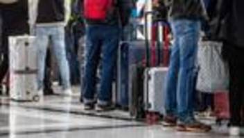 Flughafen Stuttgart: Bundespolizei findet Messer und gefälschte Pässe bei Familie