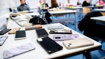 Schweden führt Handyverbot an Schulen ein