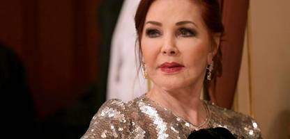 priscilla presley spricht über moment, als sie lisa marie presley gehen lassen musste