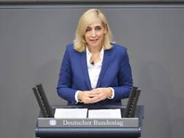 Boni für Hausarztbesuche?: Warken erwägt Gebühren für Facharzt-Termine
