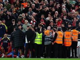 Versuchte, wen zu verprügeln: Atlético-Trainer fordert nach Ausraster Schutz vor pöbelnden Fans