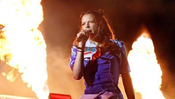 nina chuba, feuer und viel glitzer: erste bilder vom reeperbahn festival