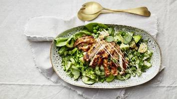 peri-peri-hühnchen auf gurken-minz-salat