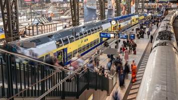 Mann steigt in falschen Zug – und zieht die Notbremse