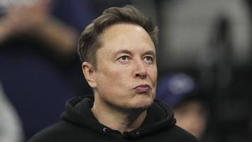 jetzt bekommt elon musk Ärger mit streitlustigen nudisten