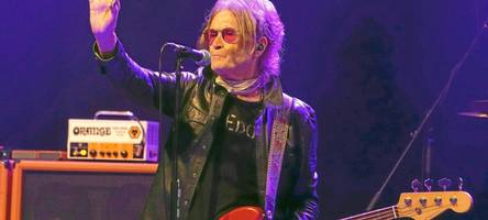 eine altersgerechte Ü-60-party: glenn hughes von deep purple rockt das augsburger spectrum