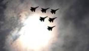Krieg in der Ukraine: Russische Kampfjets über polnischer Ölplattform