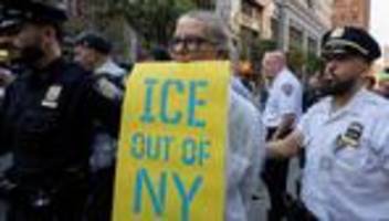 US-Überblick am Morgen: US-Senat bestätigt 48 Trump-Kandidaten, Festnahmen vor ICE-Haftanstalt