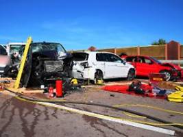 Autobahn stundenlang gesperrt: Viele Verletzte bei Massenkarambolage auf A9