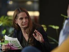 Meinungsstarke Moderatorin: Tanit Koch beerbt Julia Ruhs bei Klar-Folgen im NDR