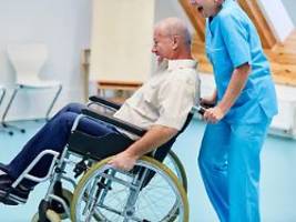 Gelder einsparen: Klinikchef fordert Leistungskürzungen für über 80-Jährige