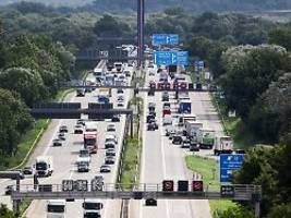 Warnung vor Verkehrsbehinderung: Vollsperrung der A1 in Hamburg bis Montagmorgen