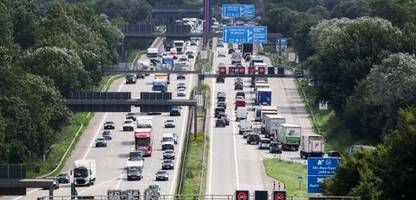 Stau: A1-Teilstück in Hamburg bis Montagmorgen voll gesperrt