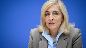 Rauchverbot im Auto? So reagiert Gesundheitsministerin Warken
