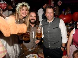 Promis auf dem Oktoberfest am Samstagabend: Heidi trifft den Vizekanzler, Drake die Stilkritiker und Becker die Polizei