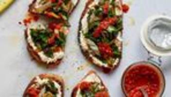 Brot mit Tomatenmarmelade: Gar nicht schade, Marmelade