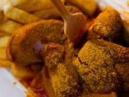 Hier gibt es sie seit 1936: Wer hat's erfunden? Duisburg beansprucht die Currywurst für sich