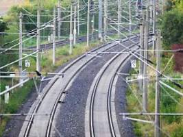 Neue Bahn-Strategie und Chefin: Schnieder senkt Pünktlichkeitsziele - nichts Unmögliches verlangen