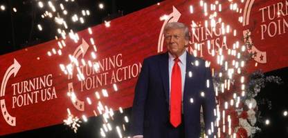 Charlie Kirk: Donald Trump und Verbündete bei Trauerfeier in Arizona