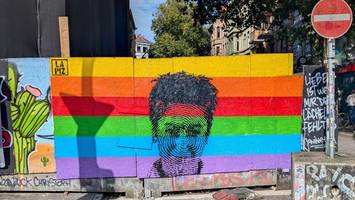 hamburger künstler solidarisiert sich mit moderatorin dunja hayali