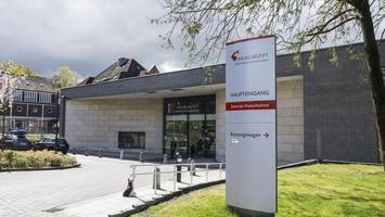 Mann verletzt Krankenschwester an Kinderklinik mit Messer