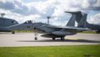 lange reise: premiere in deutschland - japanische jets in laage gelandet