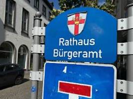 Bewegen uns im Schneckentempo: Bürger können mehr online erledigen - aber große Unterschiede