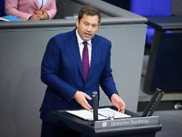 Keine kleinen Trippelschritte: Klingbeil verteidigt Einsparungen und Rekordinvestitionen