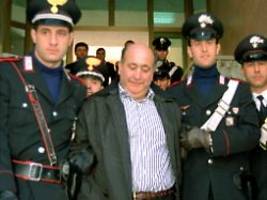 schlag gegen die 'ndrangheta: italienische polizei nimmt 80-jährigen mafiaboss fest