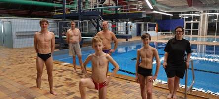 Wasserspringer des SB Delphin stehen unter Schock