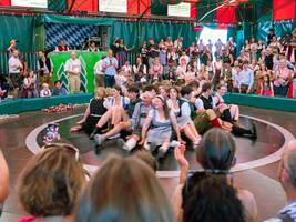 upskirting: auch auf der wiesn ist das filmen unter den rock eine straftat