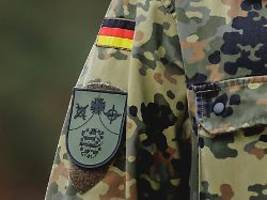 Staatsschutz ermittelt: Zwei Männer greifen Bundeswehr-Soldat an