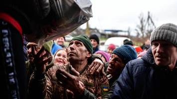 Ukraine: Wie das Front-Dorf Posad-Pokrowske wieder aufgebaut wird