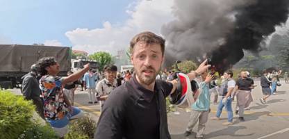 Nepal – Brite wird durch Revolution zum Internet-Star: »Habe mir fast in die Hosen geschissen vor Angst«