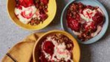Pflaumencrumble mit Estragon: So lassen wir uns gern anpflaumen