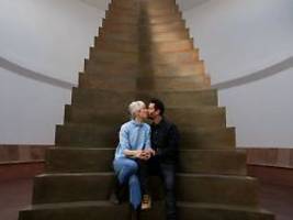 nach gerüchten um hochzeit: kein jawort, aber küsse für keanu reeves